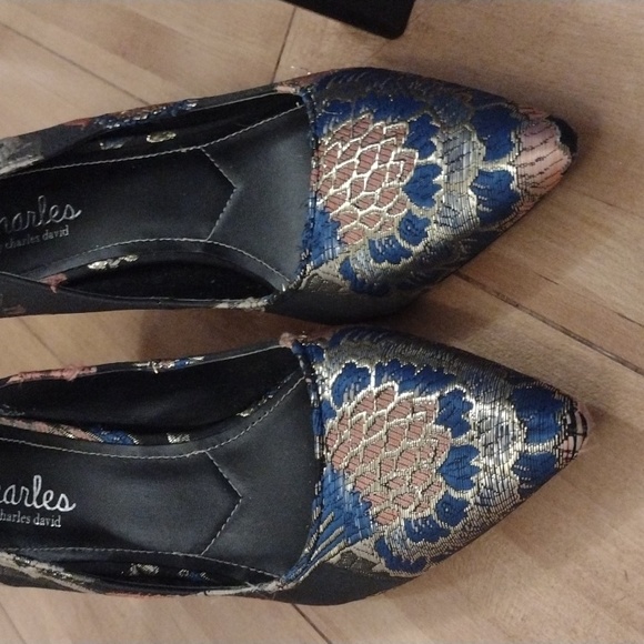 Charles David Embroidered Pumps - Picture 7 of 7
